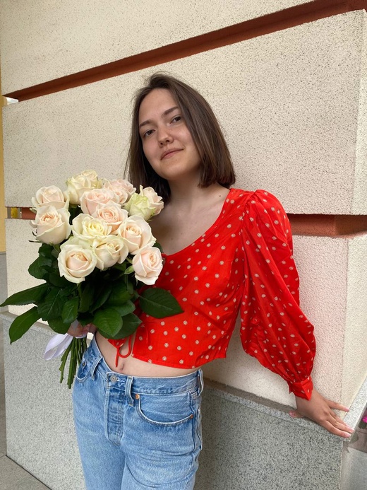 15 белых роз 50 см, Россия